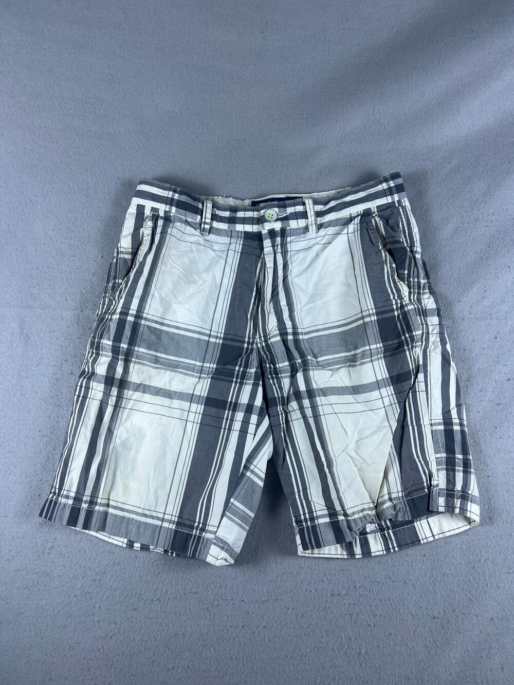 American Eagle Shorts Mens 32 Gray White Flat Front Plaid Classic Outdoor Y2K